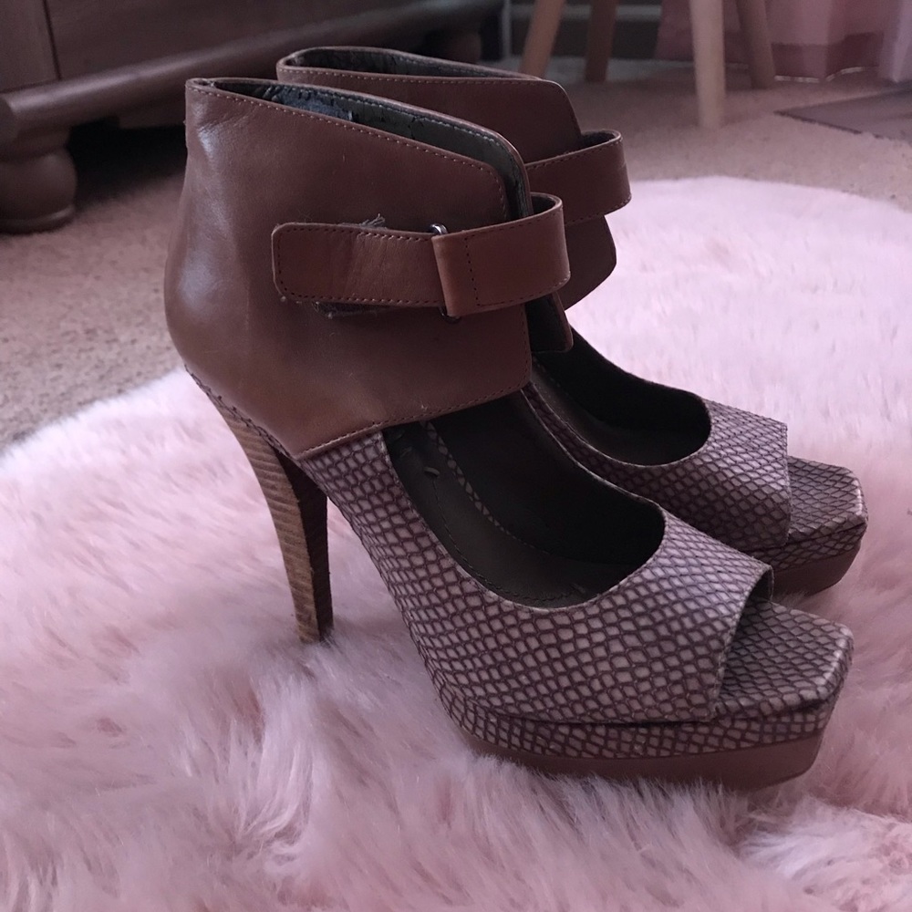 Runway BCBG MAXAZRIA platform heels in dark tan